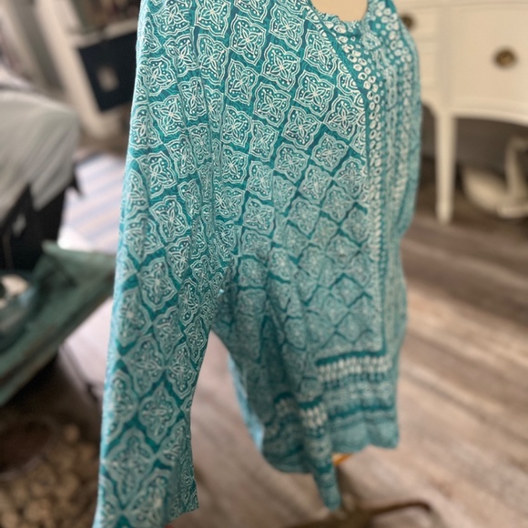 Three-quarter length blouse - Picture 3 of 3